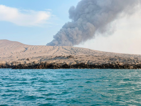 Gunung Anak Krakatau Kembali Erupsi Sore Ini, Kolom Abu Membubung