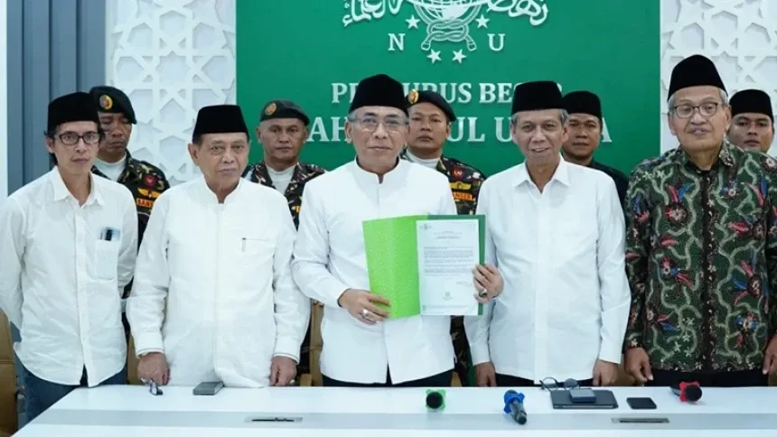 Gus Yahya Bawa LPJ Hampir 1.000 Halaman ke Muktamar ke-35 NU