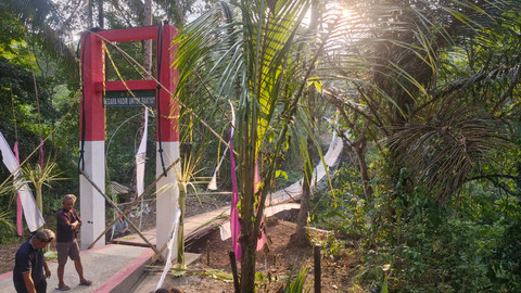 Jembatan Gantung Pongpet di Pangandaran Ambruk Usai Diresmikan, Sejumlah Pejabat Terjatuh