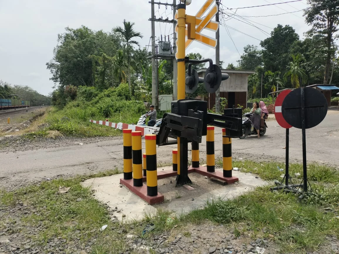 KAI Tegaskan Larangan Penggunaan Sisi Jalur Rel Kereta untuk Liga Aspal di Menteng