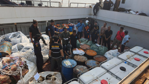 Kapal di Laut Kepri Selundupkan 2,6 Ton Narkoba Cair Pakai Ruangan Tersembunyi