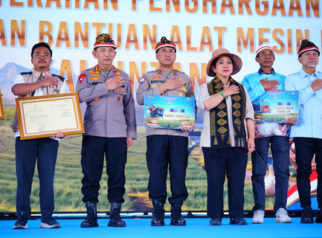 Kapolri dan Ketua Komisi IV DPR Tanam Bawang Putih di 279 Hektare Lahan untuk Dukung Swasembada