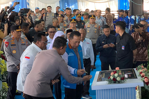 Kapolri Resmikan Gedung KSPSI AGN Jawa Timur di Surabaya