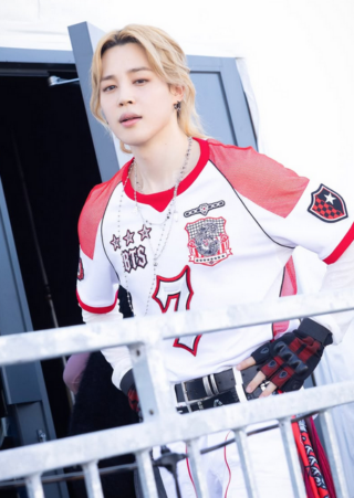 Kaus Halftime Show Piala Dunia Jimin BTS Terjual Rp 1,96 Miliar dalam Lelang Amal, Dukung Pemberian Akses ke Pendidikan