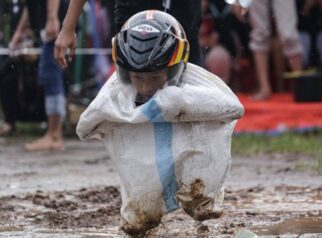 Ketika Balap Karung Menyelamatkan Kehidupan Sosial Kita