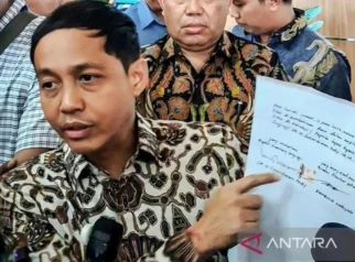 KPK Temukan Selisih Uang dalam Amplop yang Dikembalikan Menhut Raja Juli kepada Bupati Suhardiman
