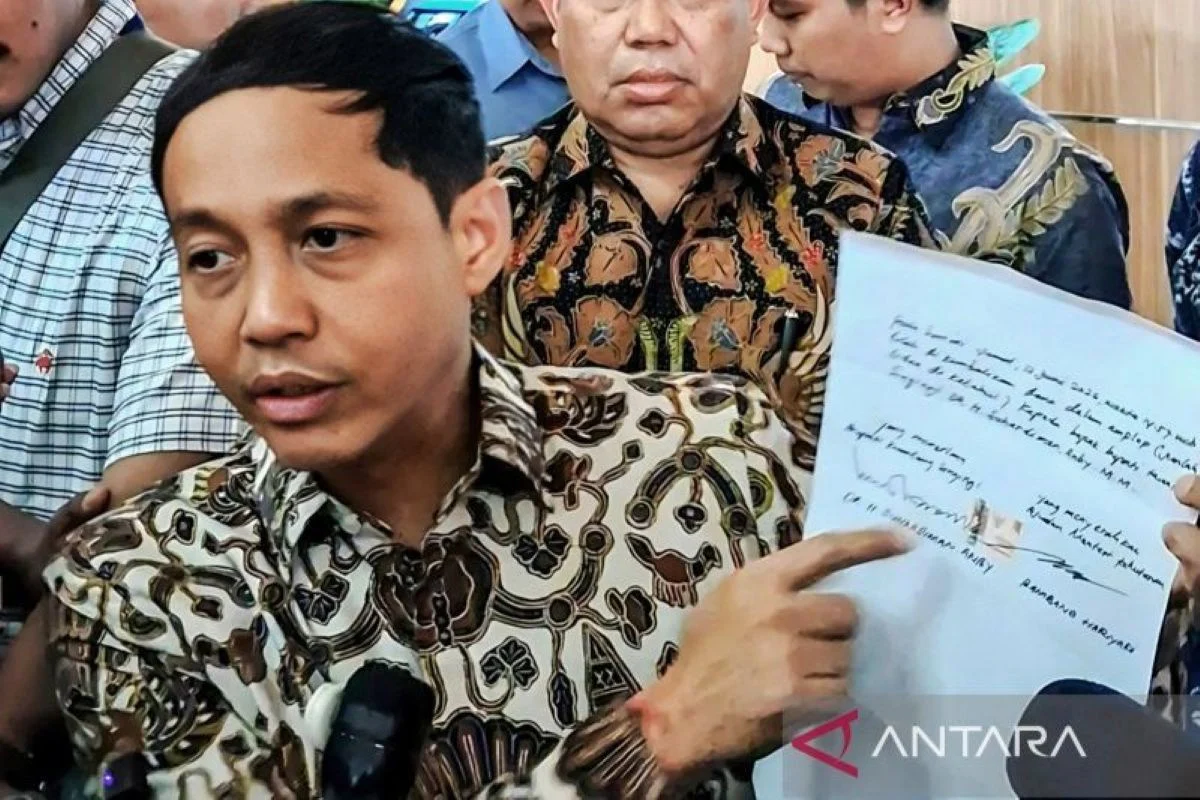 KPK Temukan Selisih Uang dalam Amplop yang Dikembalikan Menhut Raja Juli kepada Bupati Suhardiman