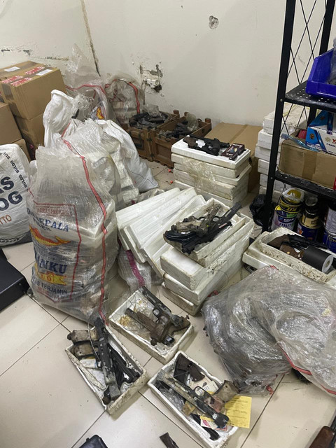 Kronologi Temuan 995 Senjata di Gudang Yayasan Sekolah Jaksel