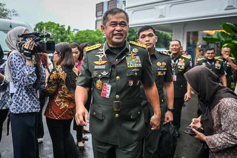 KSAD Maruli Ungkap Bantuan TNI AD untuk Korban Gempa NTT Cangkul-Starlink
