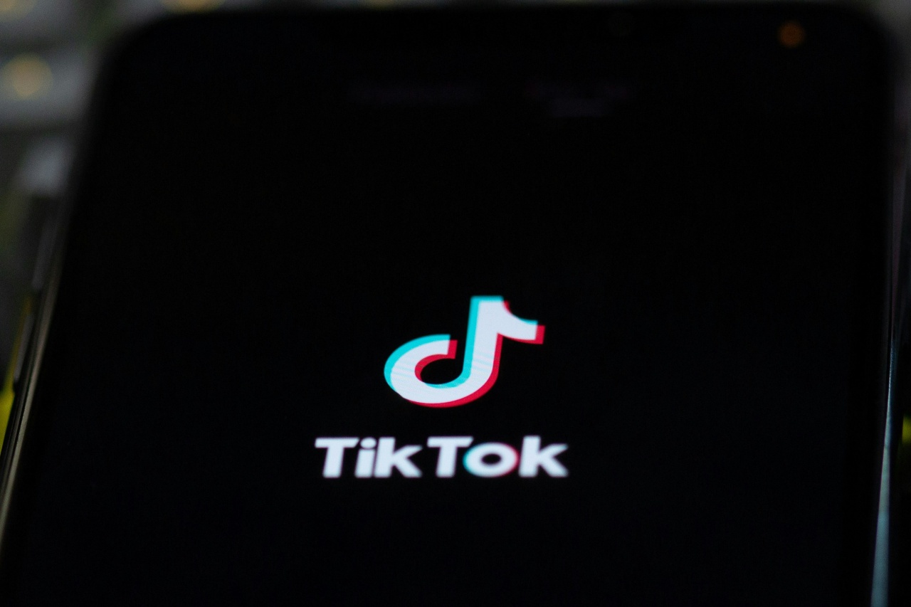 Lagu Ibu Bilang Pakai Ini Dulu Ramai di TikTok, Bawa Kisah Anak yang Kesepian