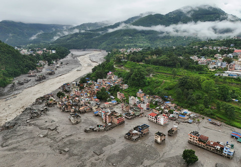 Lebih dari 100 Pekerja Terjebak di Proyek PLTA Nepal Imbas Banjir Bandang