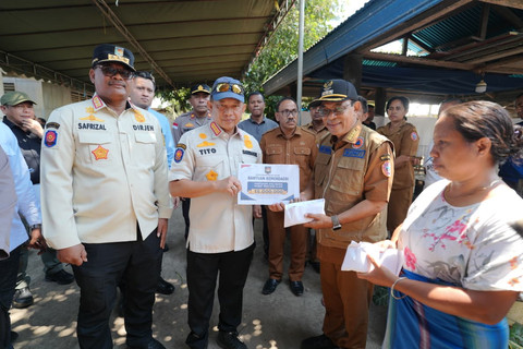 Lima Hari di NTT, Mendagri Pastikan Negara Hadir untuk Korban Gempa
