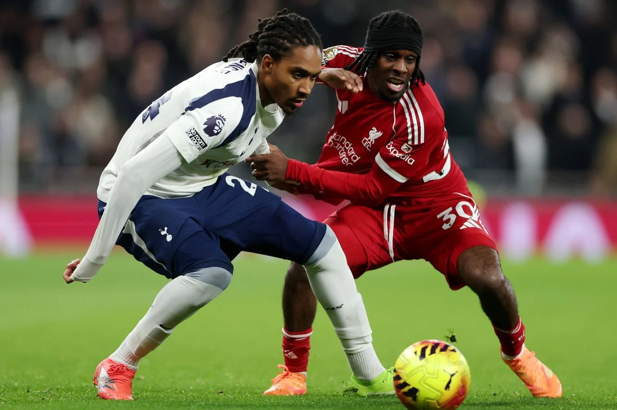 Liverpool Ikut Perburuan Djed Spence, Tottenham Siap Lepas dengan Banderol Fantastis