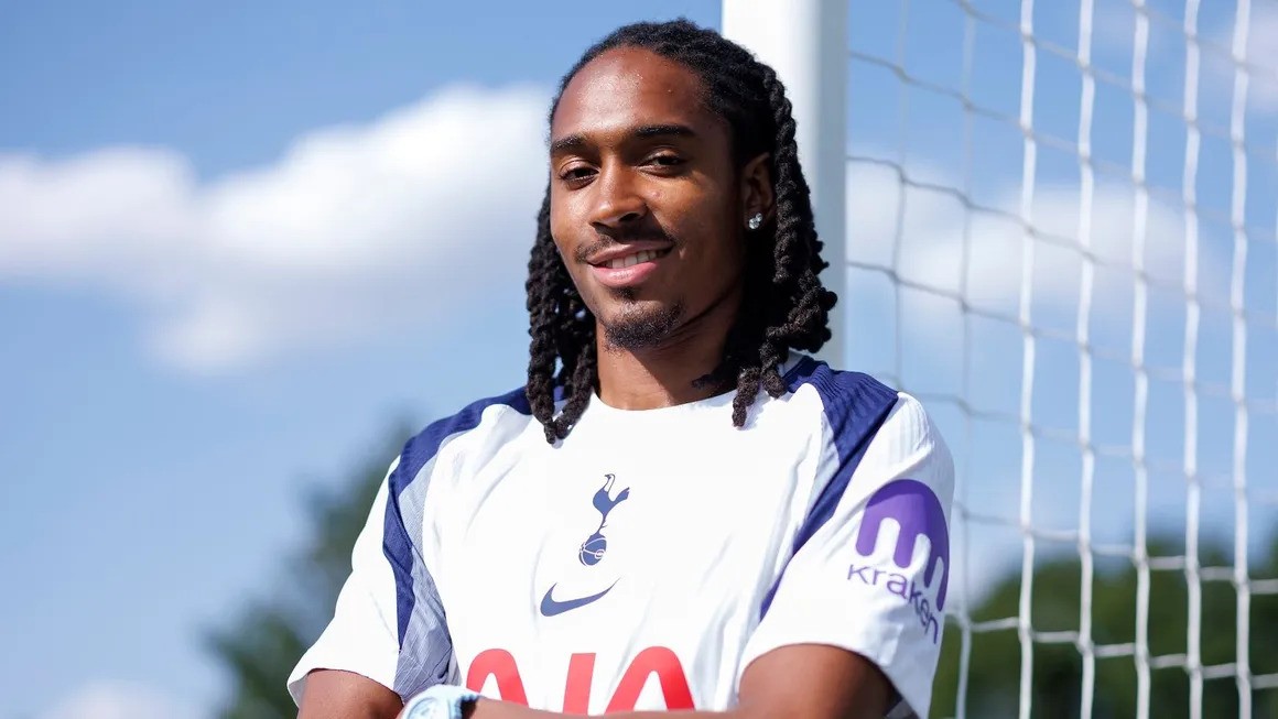 Liverpool Ikut Perburuan Djed Spence, Tottenham Siap Lepas dengan Harga Rp 843 Miliar