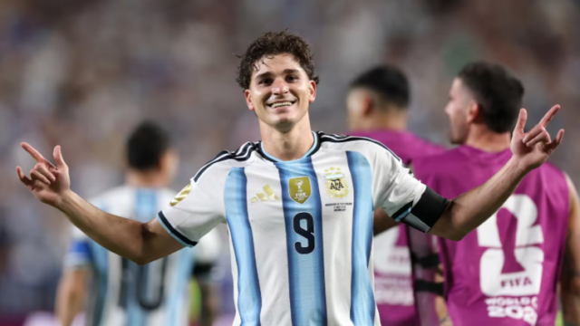 Manchester City Mau Pulangkan Julian Alvarez, Arsenal Punya Pesaing Baru