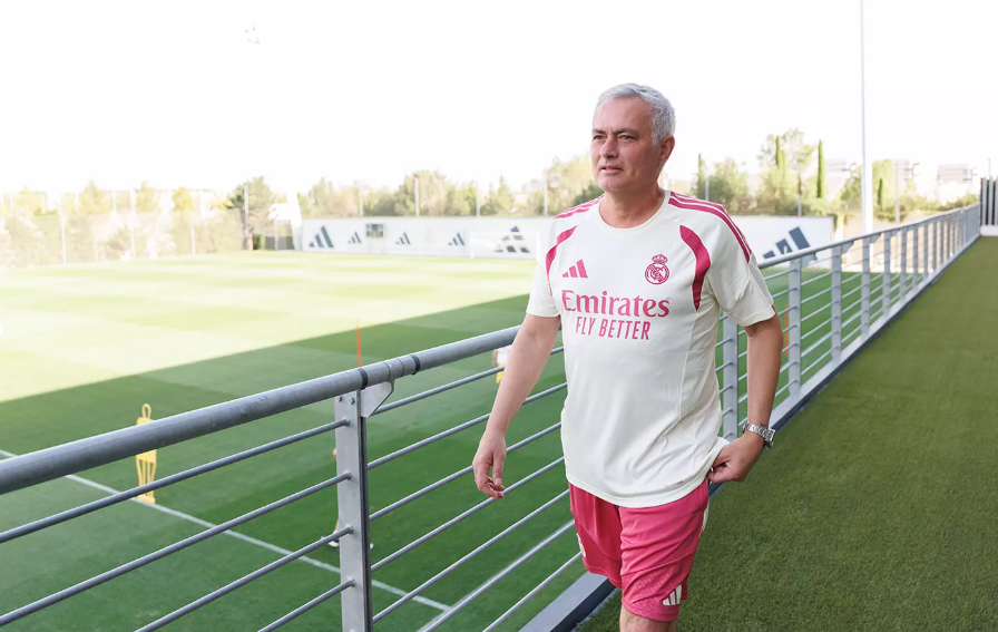 Mata Lebam Jose Mourinho Hebohkan Publik, Kena Jotos Pemain Madrid