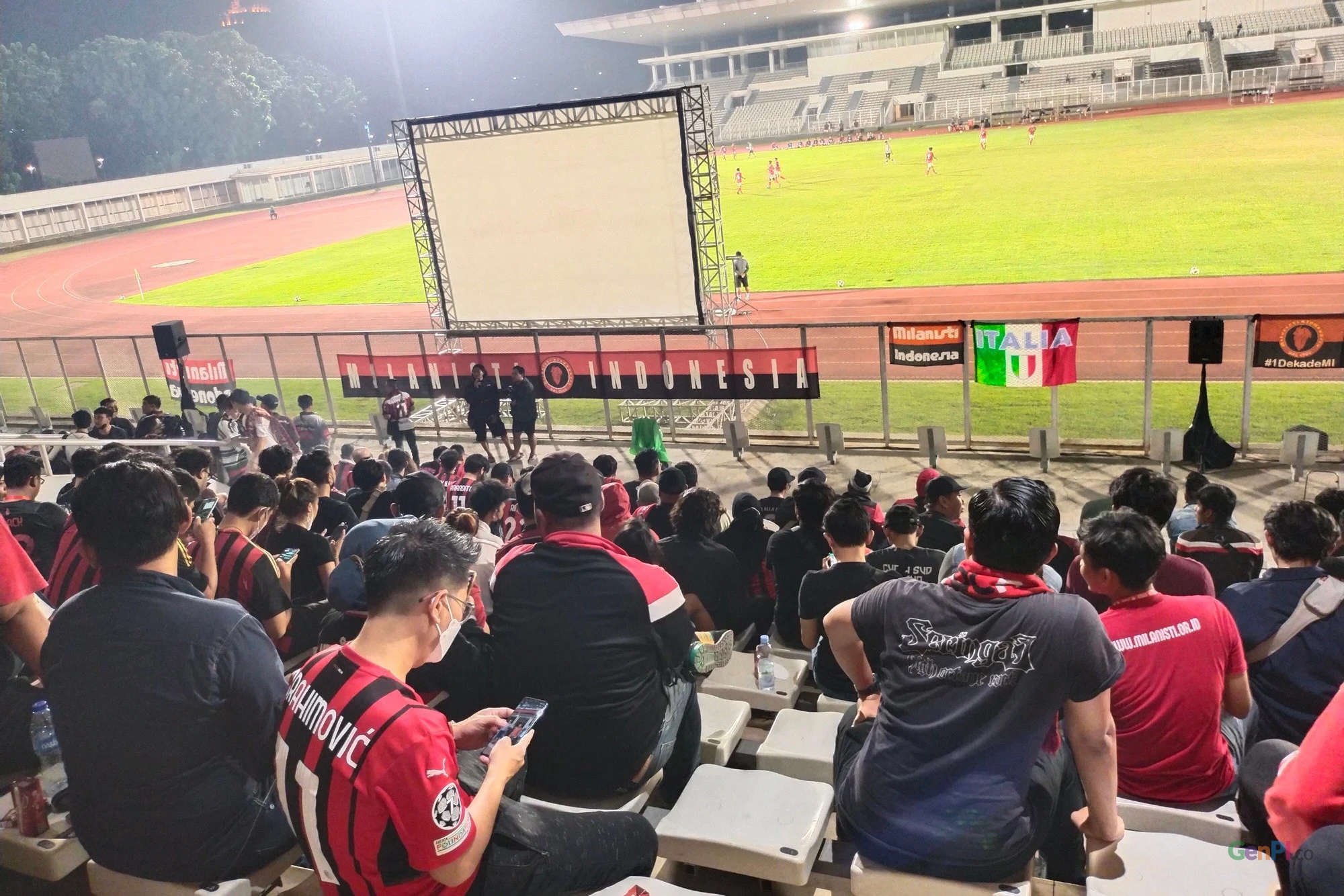 Milanisti Indonesia Sambut Antusias Latihan AC Milan di Stadion Madya GBK