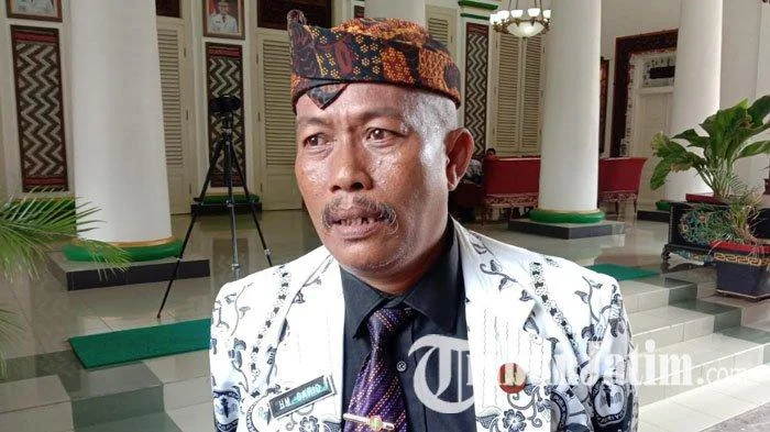 Nasib Abdullah, Guru Honorer Bergaji Rp300 Ribu yang Viral Jalan Kaki, Kini Diundang di TV