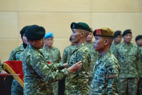 Panglima TNI Beri Kenaikan Pangkat 2 Prajurit yang Kibarkan Merah Putih di Aceh