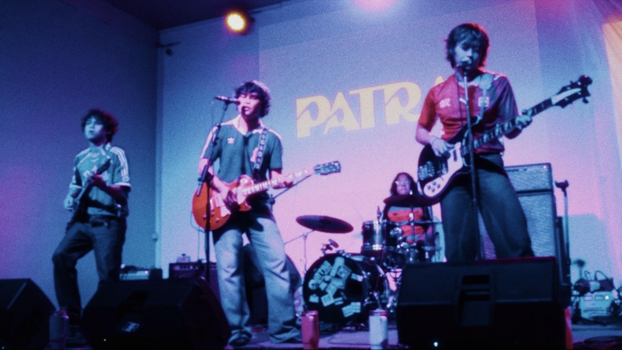 Patras Tutup Tur Album Debut Cha Cha Boo Lewat Showcase Live at the Dungeon