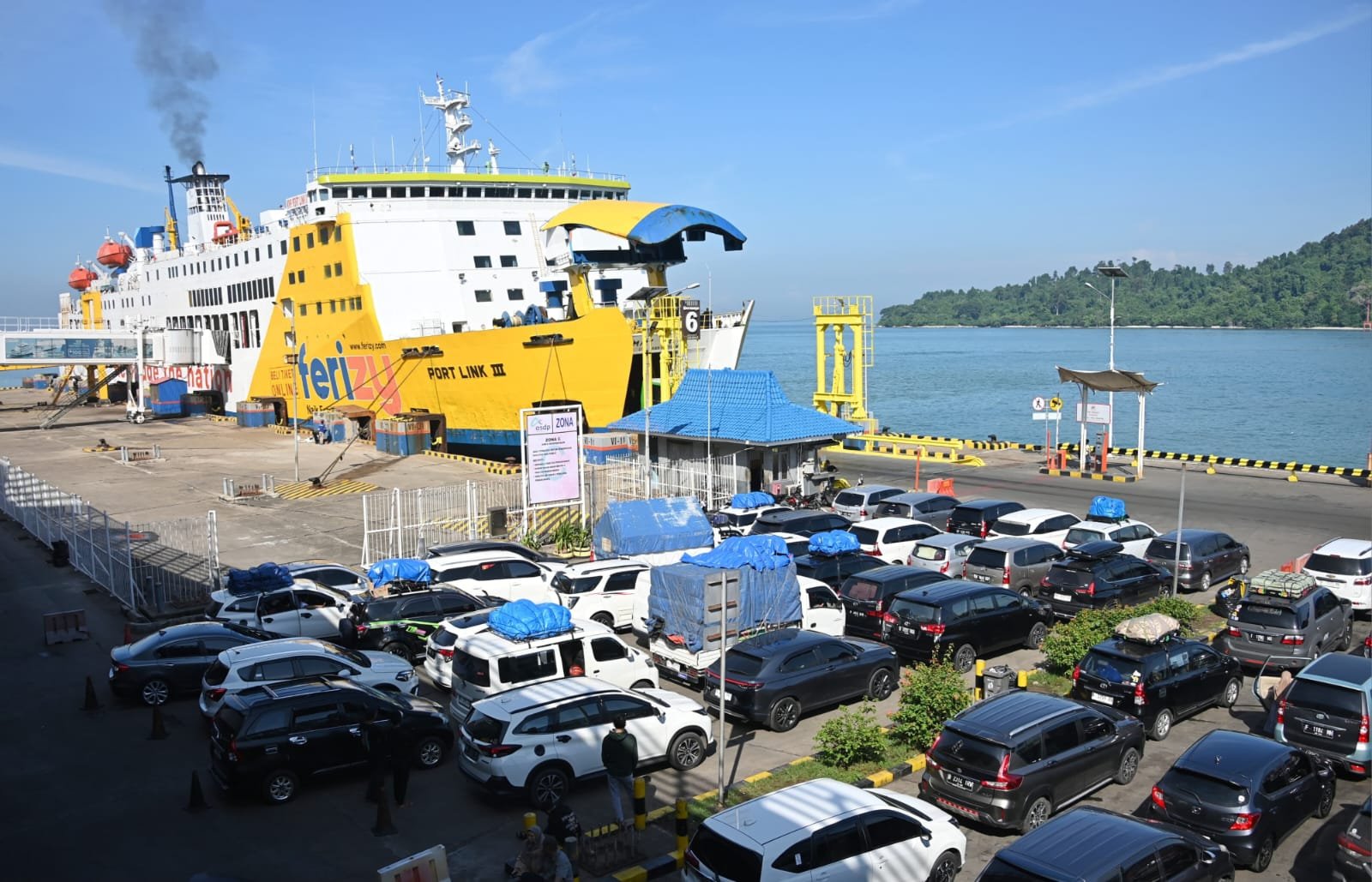 Pelabuhan Merak Berlakukan Sterilisasi, Pengunjung Wajib Masuk Satu Pintu