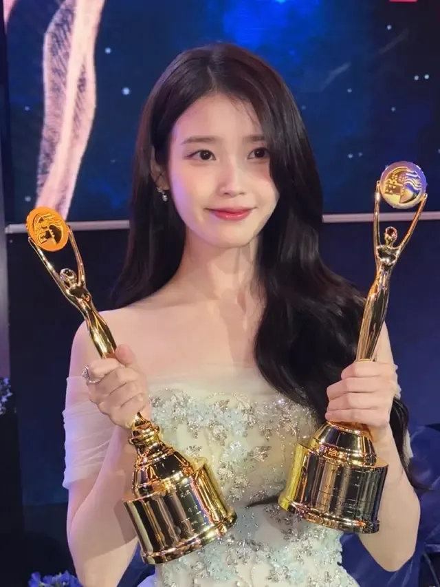 Penampilan Anggun Yoona di Blue Dragon Series Awards 2026