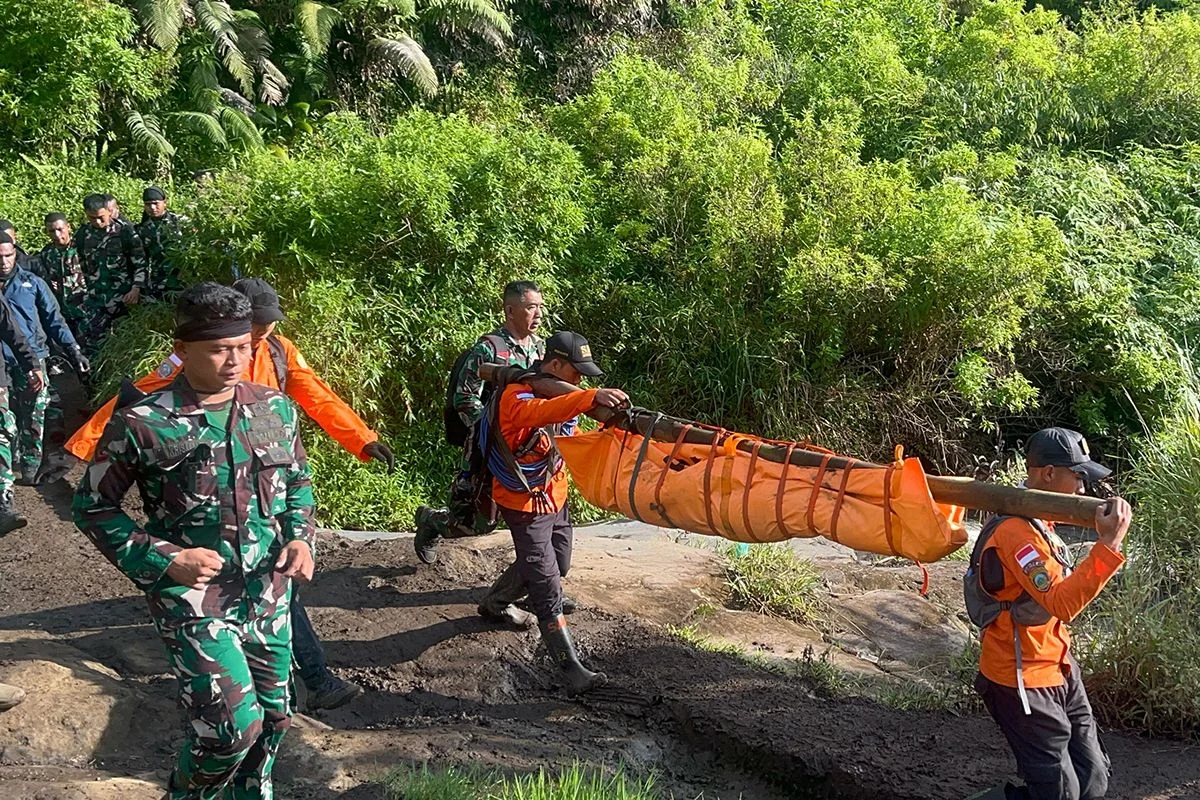 Pendaki Asal Brebes Terjatuh ke Kawah Gunung Slamet, Tim SAR Lakukan Evakuasi