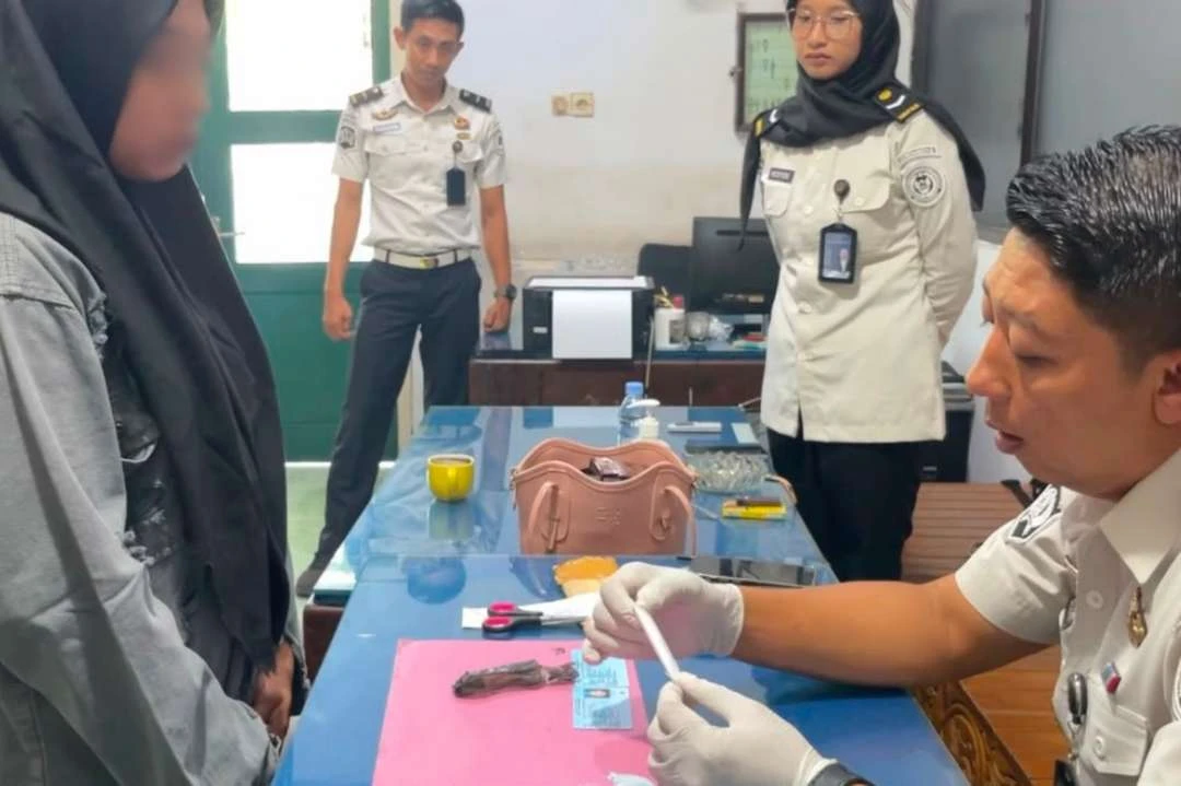 Pengunjung Perempuan Hendak Selundupkan Sabu ke Lapas Banyuwangi, Disimpan di Lipatan Karet Celana
