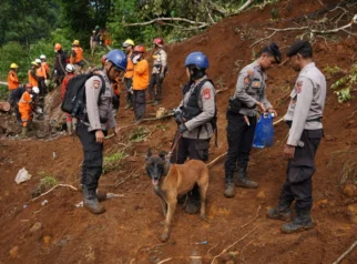 Polri Kirim Tim SAR dan Anjing K-9 untuk Bantu Pencarian Korban Gempa di NTT