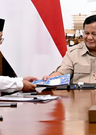 Prabowo Subianto Dorong Pembaruan Buku Pelajaran untuk Tingkatkan Kualitas Pendidikan Nasional