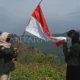 Profil Neeltje Deliana dan Semangat Pengibaran Merah Putih di Berbagai Lokasi Indonesia