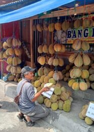 Rangkasbitung Banjir Durian, Berkah Bagi Pedagang Durian Baduy