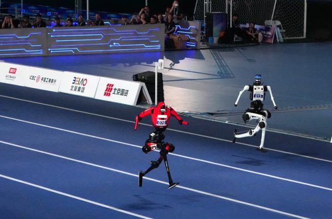 Robot Humanoid Pecahkan Rekor Lari 100 Meter Usain Bolt di Beijing
