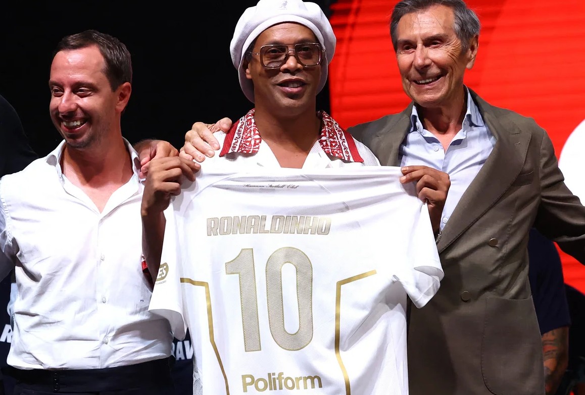 Ronaldinho Comeback Legenda Brasil Kembali ke Lapangan, Buru Gol Ke-300