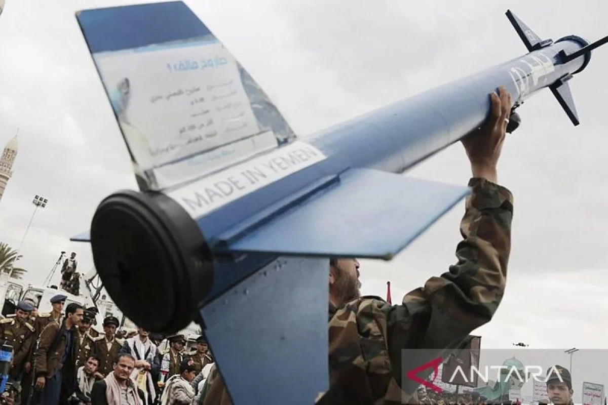 Serangan Rudal Balistik dan Drone Houthi Tewaskan Puluhan Tentara Yaman dan Hancurkan Kapal Tanker Arab Saudi di Laut Merah