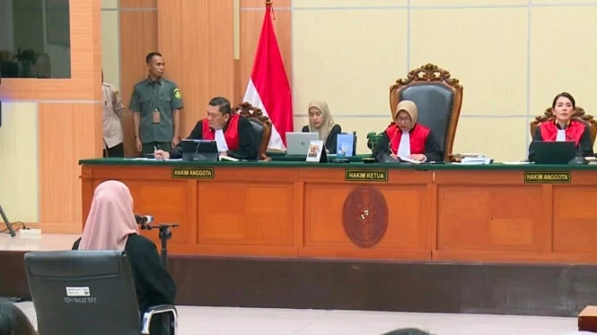 Sidang Kasus Ijazah Jokowi Ditunda, Dokter Tifa Ajukan Praperadilan dan Jokowi Tantang Buktikan Tuduhan