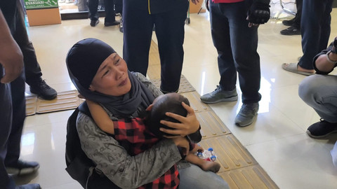 Tangis Istri di Gowa Mohon Keadilan Usai Suami Didakwa Mencuri Tanah Timbunan