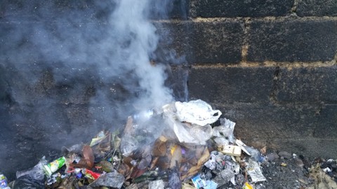 Tegur Warga Bakar Sampah, Ketua RT di Tangsel Jadi Tersangka Penganiayaan