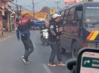 Tenteng Golok dan Menghalangi Kendaraan, Pemuda di Bandung Ditangkap Polisi