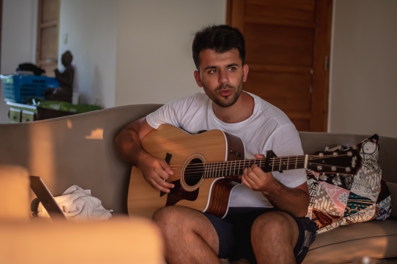 Terinspirasi Bali, Josh Holmes Ubah Say Yes Jadi Lagu tentang Cinta dan Komitmen