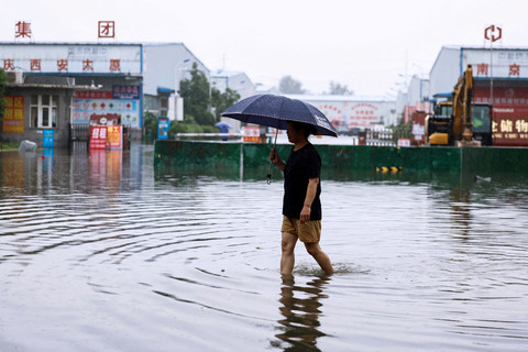 Topan Dolphin Landa China, Beijing hingga Henan Terendam Banjir