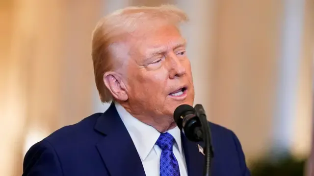 Trump Teken Aturan Baru Batasi Hak Kewarganegaraan Otomatis di AS