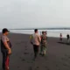 Warga Jombang Hilang Terseret Ombak di Pantai Paseban Jember
