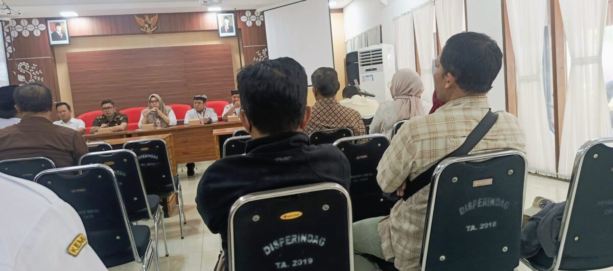 Pertemuan Dinas Koperasi Banyuwangi dengan perwakilan pedagang membahas persiapan pembukaan Pasar Induk Banyuwangi