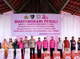Bhayangkari Jatim Gelar Bakti Sosial dan Tanam Mangrove di Pulau Santen Banyuwangi