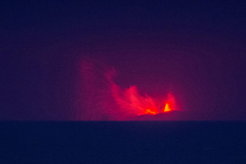 Abu Vulkanik Gunung Anak Krakatau Sampai Jabodetabek, Ahli Anjurkan Warga Pakai Masker