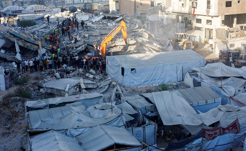 Dua Kali Tahan Serangan Israel, Apartemen di Gaza Runtuh 21 Tewas, 12 Anak-anak