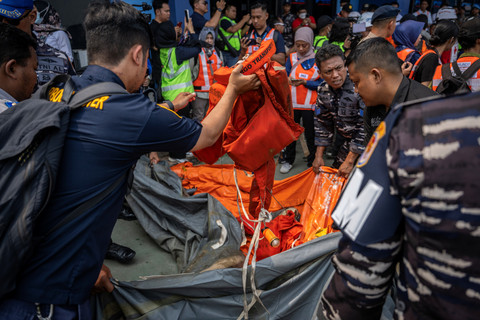 Evakuasi dan Penanganan Korban Insiden Kapal Virgo Transport 8 di Laut Jawa