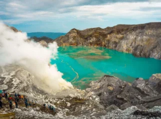 Kawah Ijen Kembali Dibuka untuk Wisatawan Setelah Kebakaran Hutan