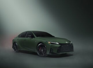 Lexus IS Special Appearance Package, Warna Envious Serba Eksklusif